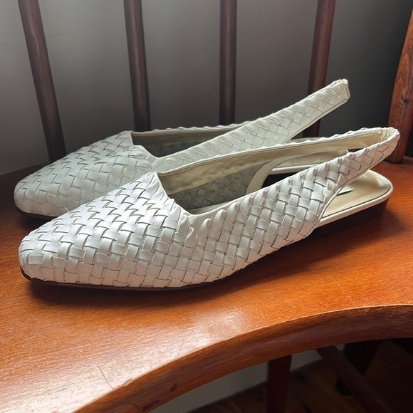 Bloomingdale’s Stevie White Woven Leather Sling-backs Size 8 - Picture 3 of 12